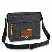 Louis Vuitton Besace Zippee Bag In Monogram Eclipse Canvas M45214